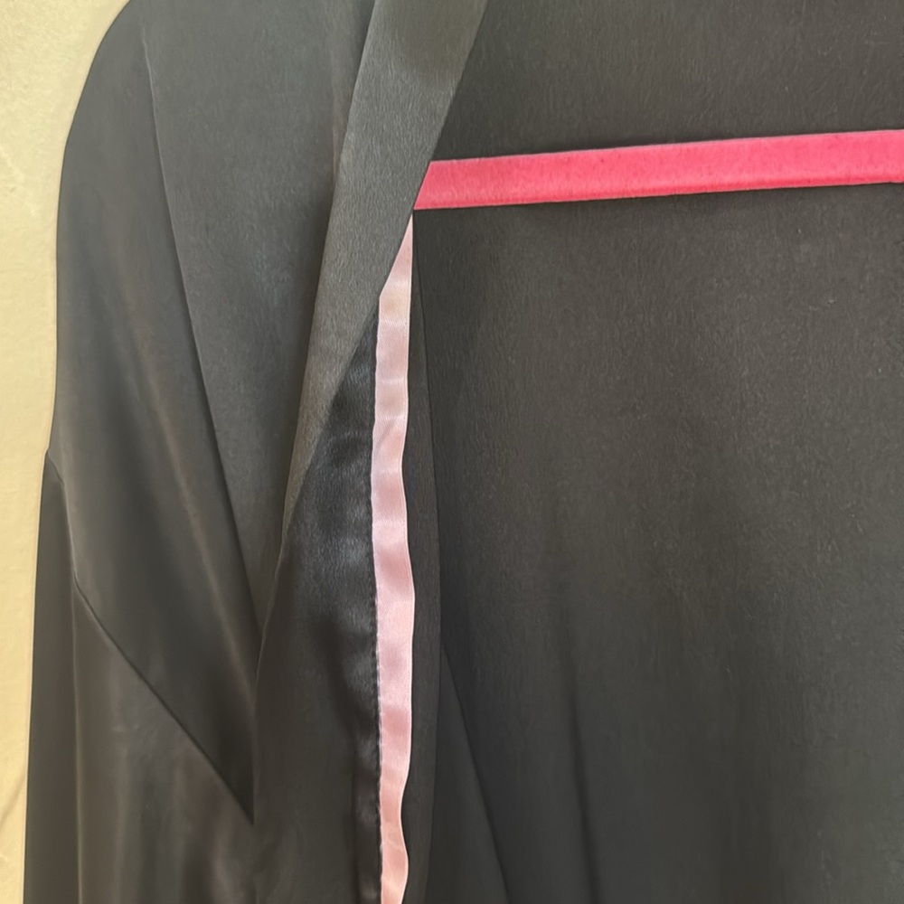 VICTORIA’S SECRET Black Short Kimono Robe with Pockets Lined with Pink Size M/L - Picture 10 of 11